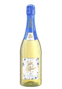 Eine Flasche Jules Mumm Sekt Dry mit blauer Kapsel und goldener Schrift.